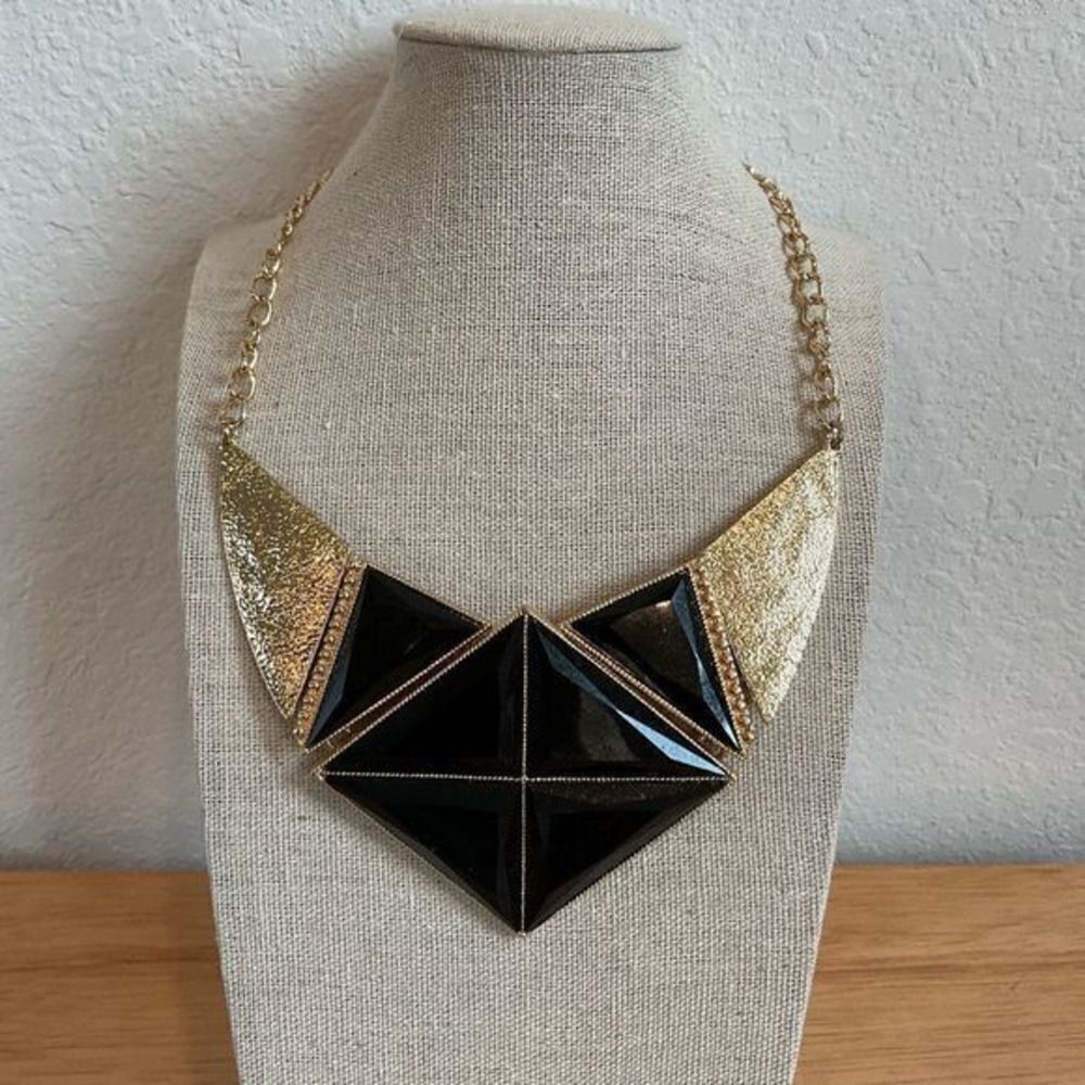 NWOT Ali Khan New York Black & Gold Rhombus Necklace